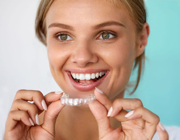 invisalign-teen photo of teen with Invisalign